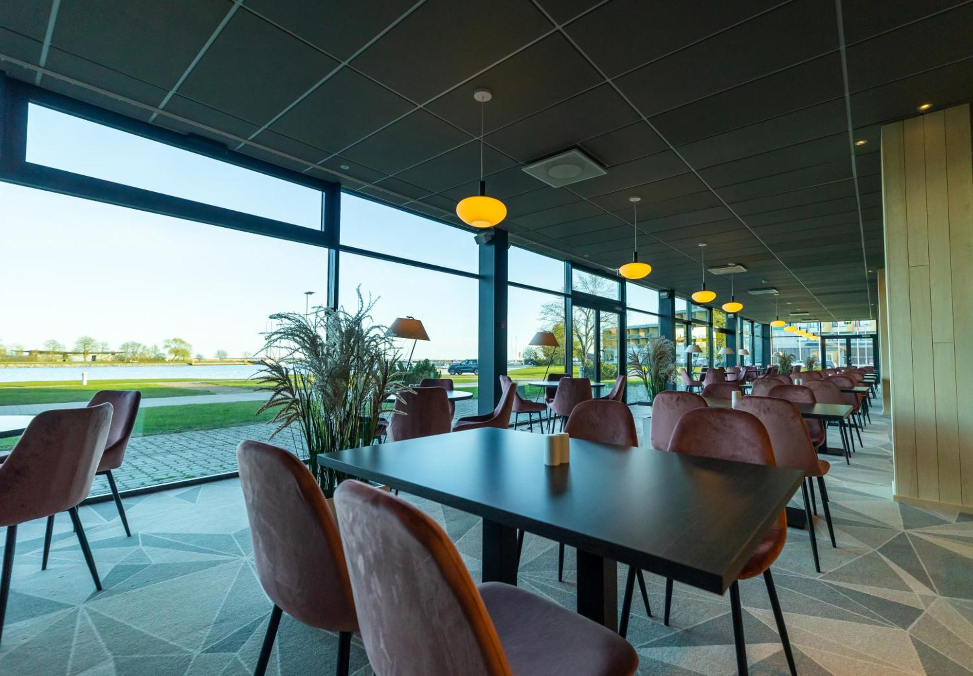 Oe Seaside Suites & Spa 쿠레사아레 외부 사진